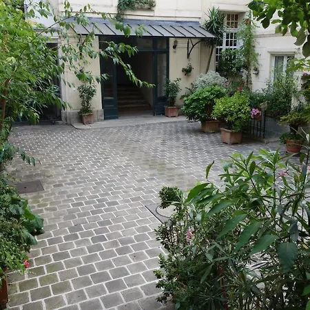 Paris-sur-seine-chez-caroline アパート